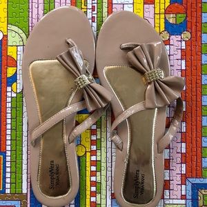 Vera Wang Simply Vera Sandals